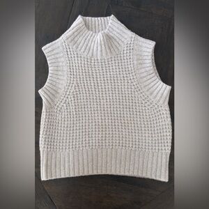 Jessica Simpson Cream Textured Sleeveless Sweater